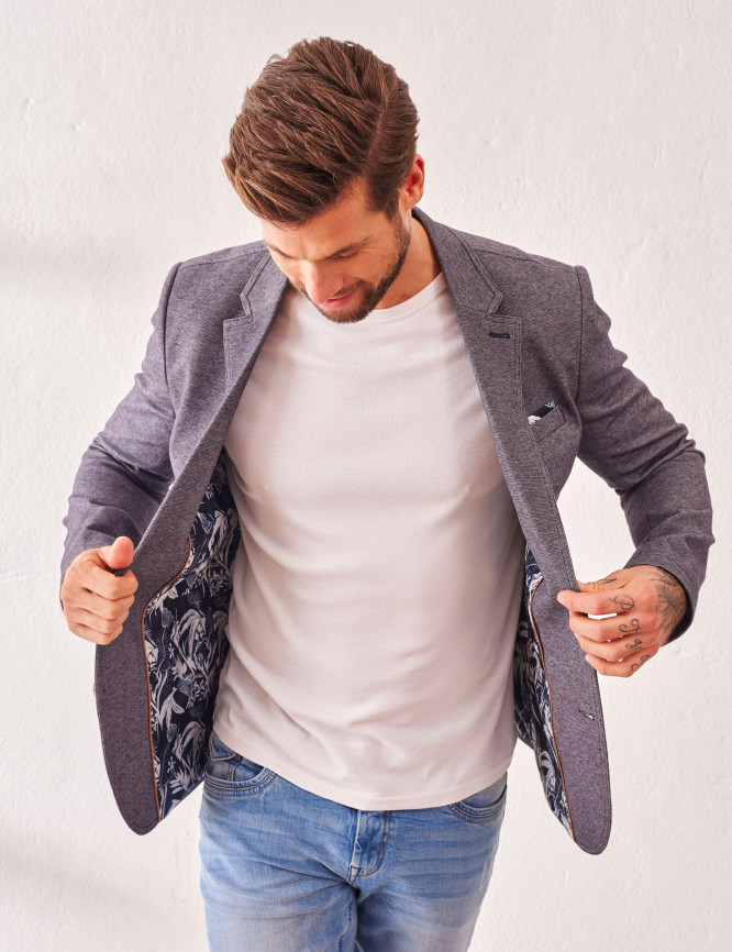 Laid Goods Front View