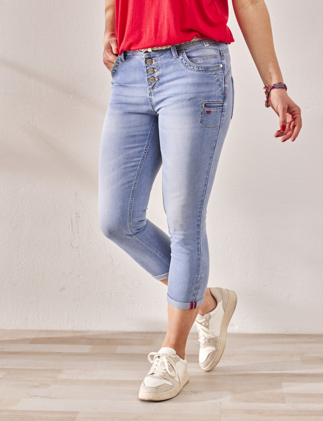 Laid Goods Front View