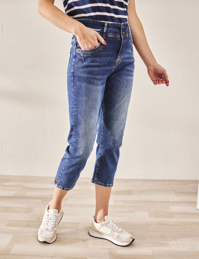 Laid Goods Front View