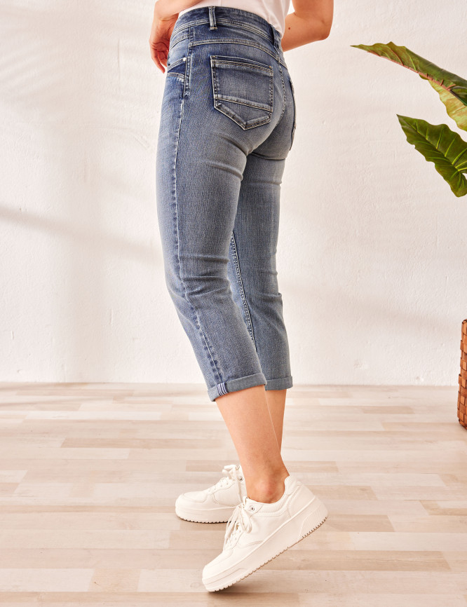 Laid Goods Front View