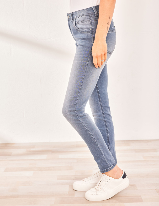 Laid Goods Front View