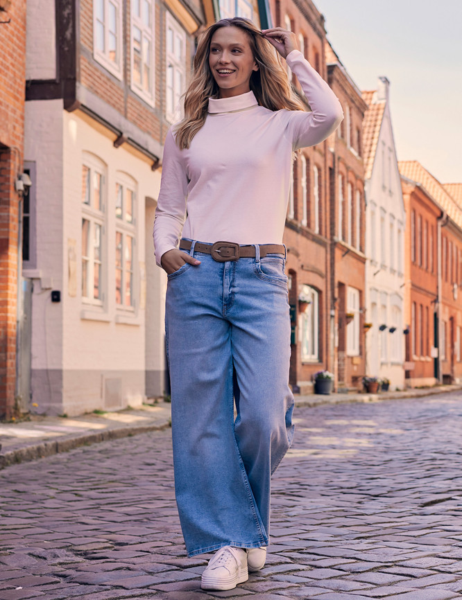 Laid Goods Front View