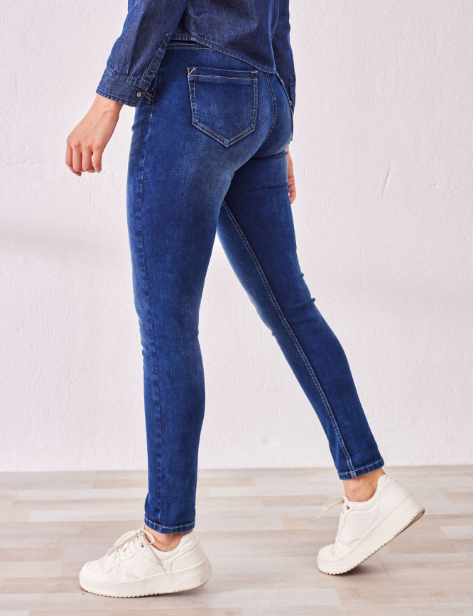 Laid Goods Front View