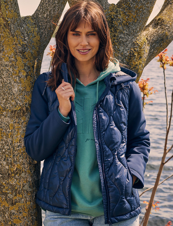 Laid Goods Front View