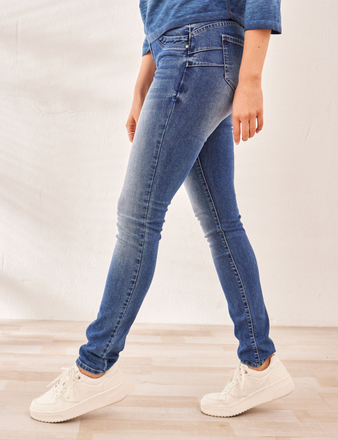 Laid Goods Front View