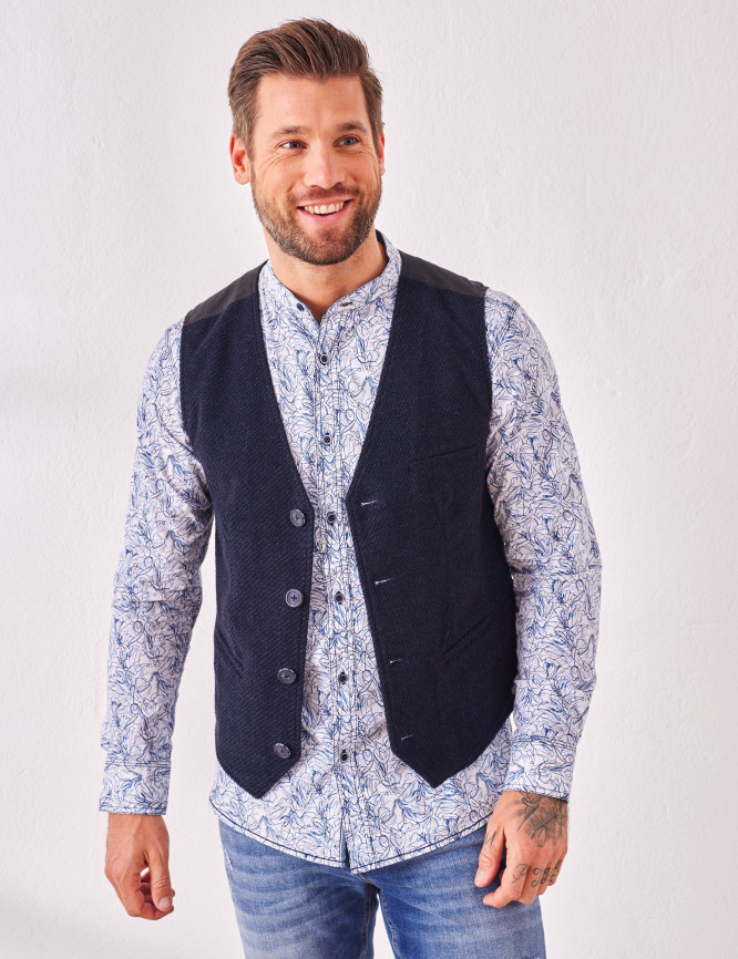 Laid Goods Front View