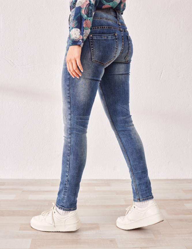 Laid Goods Front View