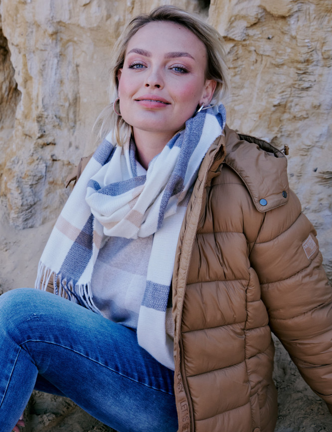 Laid Goods Front View