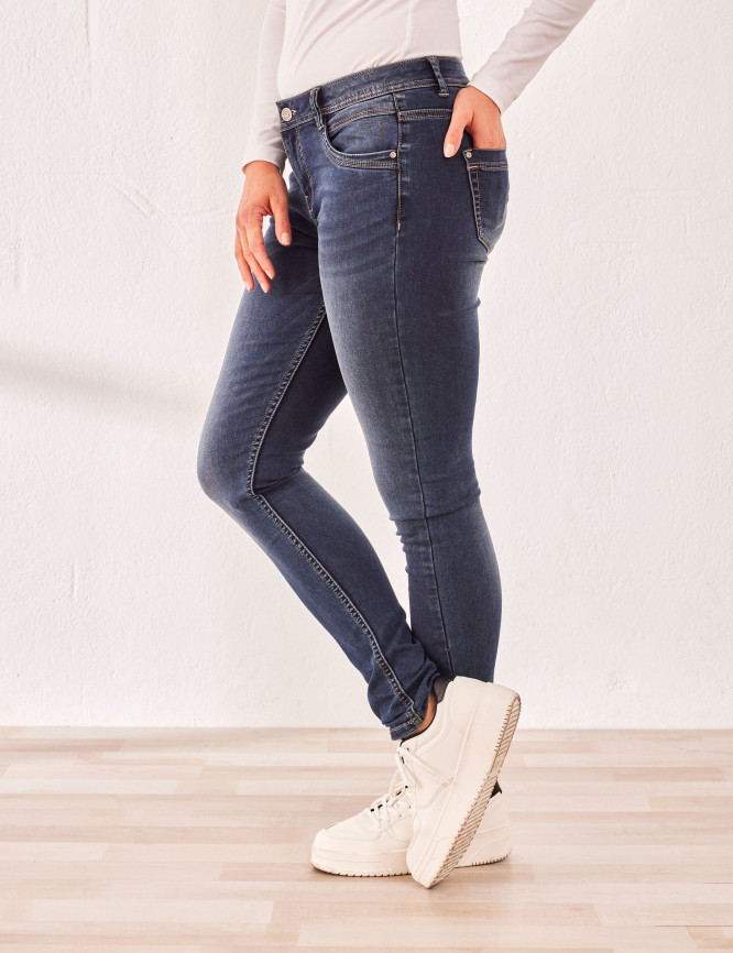 Laid Goods Front View