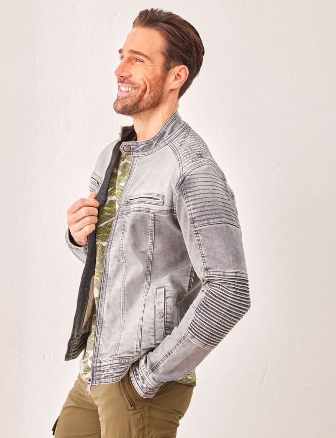 Laid Goods Front View