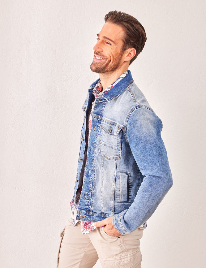 Laid Goods Front View