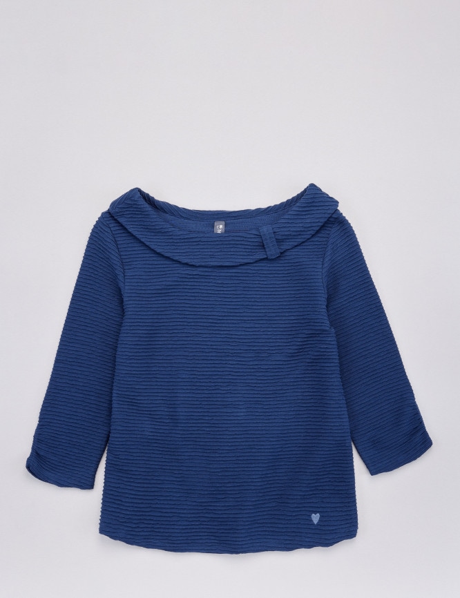 Laid Goods Front View