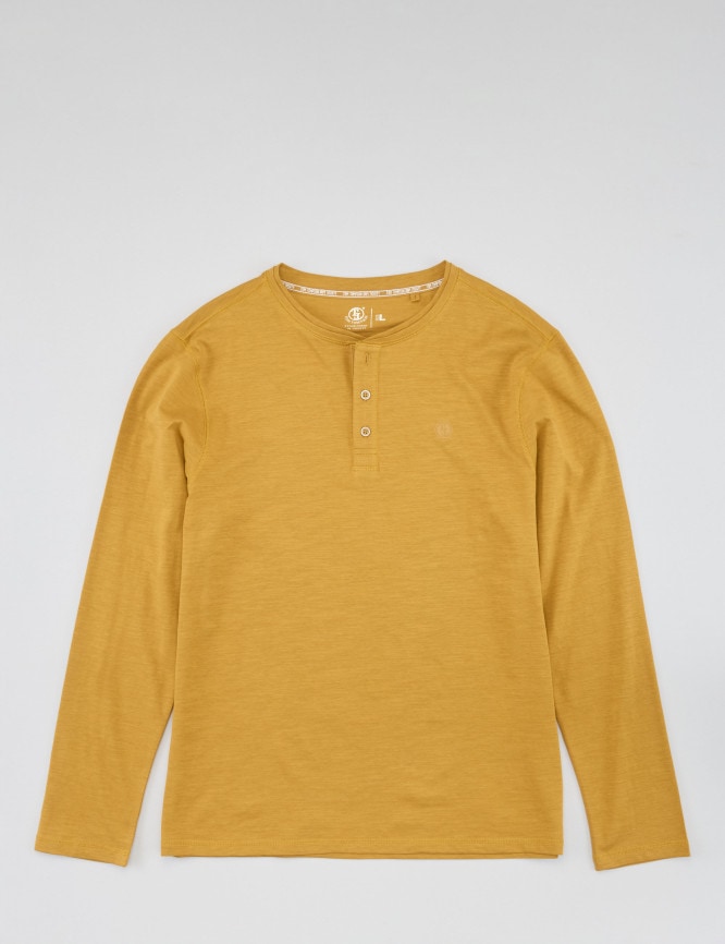 Laid Goods Front View