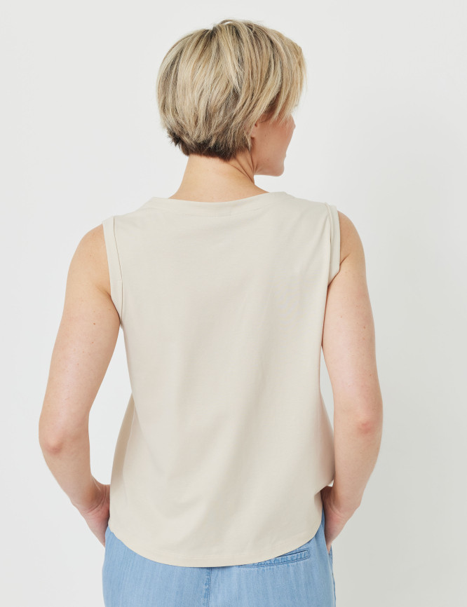 Model Back View