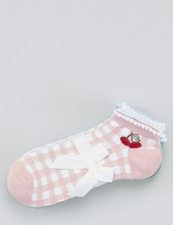 Laid Goods Front View